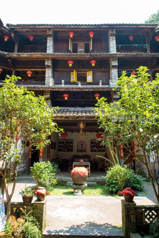 福建永定土楼中央庭院景观