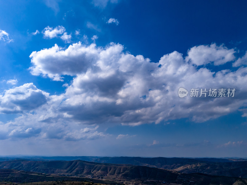 自然风光山川天空蓝天白云航拍图