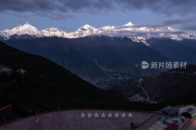 云南香格里拉飞来寺梅里雪山卡瓦博格峰航拍