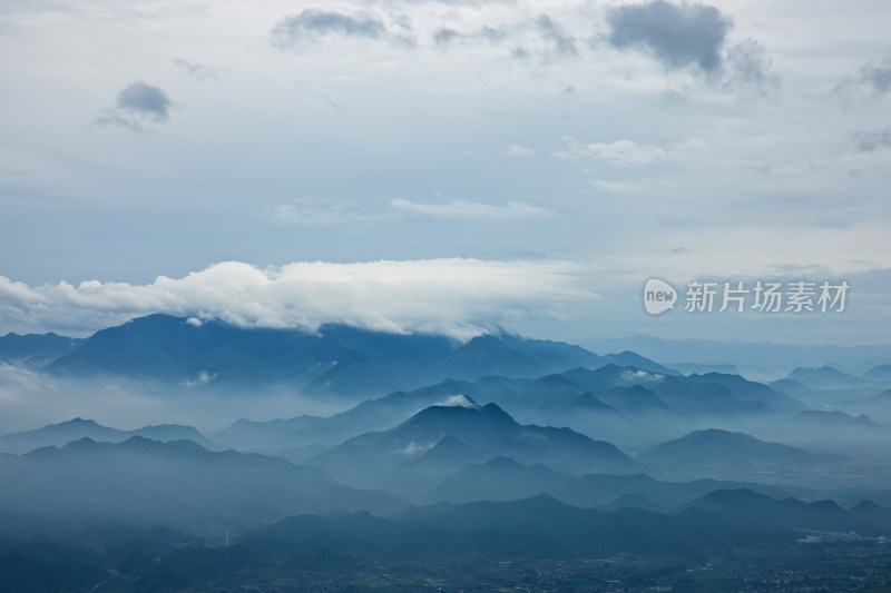 台州安基山眺望括苍山水墨山川云雾