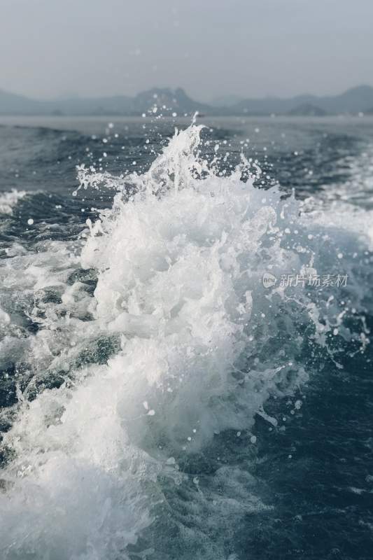 大海海浪波涛汹涌浪花巨浪