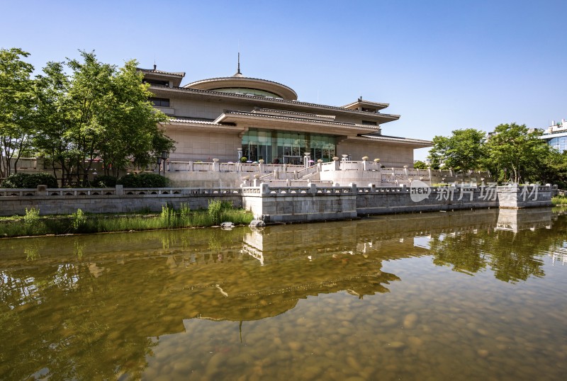 西安博物院水边中式风格建筑风景