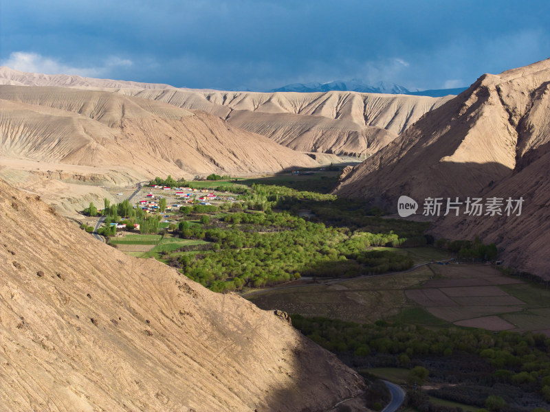 群山中的绿洲