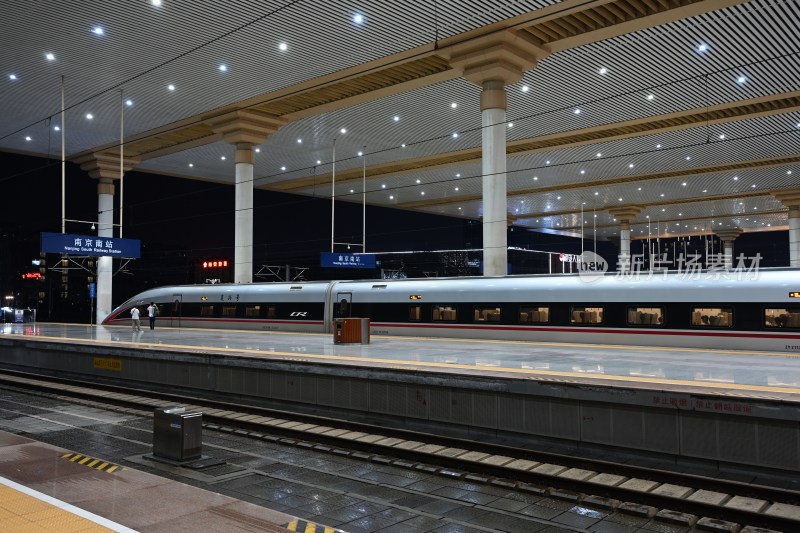 南京南站高铁停靠站台