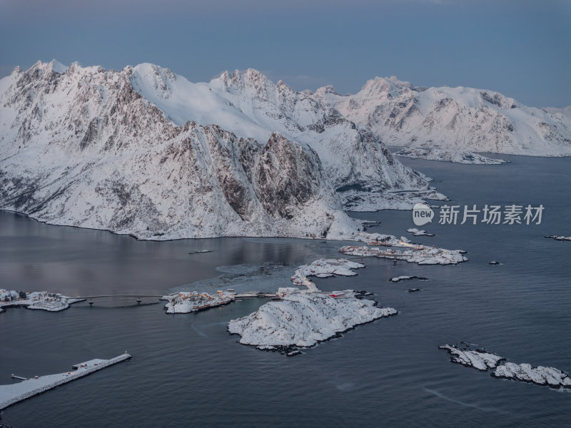 挪威罗弗敦群岛北极圈雷纳冬季雪景高空航拍