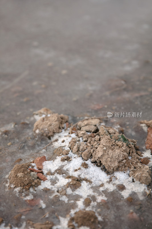 北方严寒下的冻土残雪和冰冻