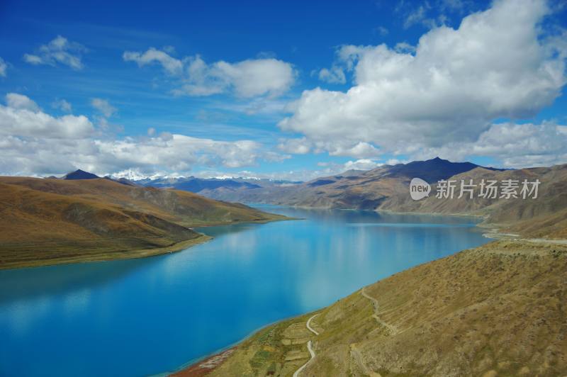 西藏圣湖羊卓雍错山水自然风景