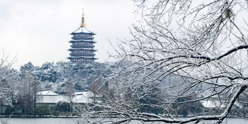 杭州西湖雷峰塔雪景