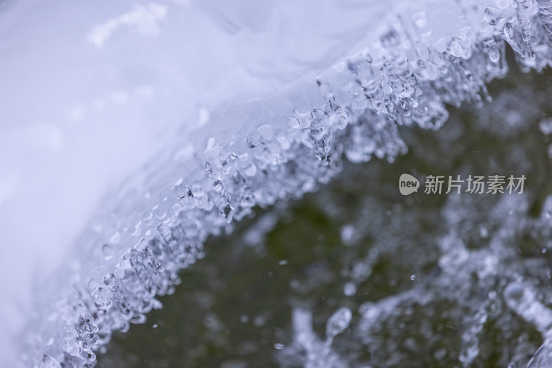 冰和水的特写镜头