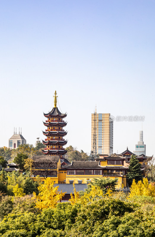 古今建筑融合南京古鸡鸣寺紫峰大厦古今同框