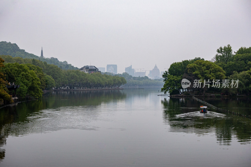 杭州西湖白堤断桥自然山水景观