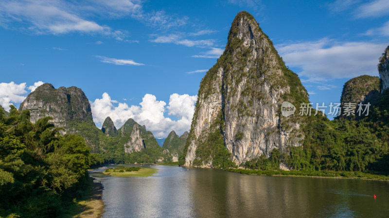 广西 桂林山水 漓江 九马画山黄布倒影