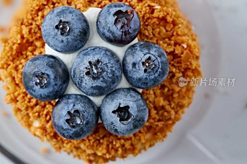 蓝莓坚果碎奶油慕斯蛋糕
