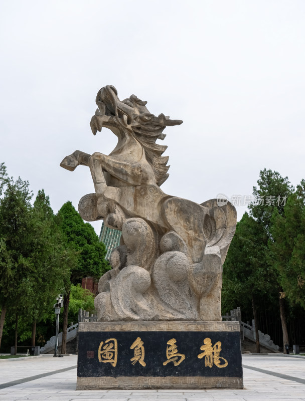 洛阳旅游景点龙马负图寺雕塑