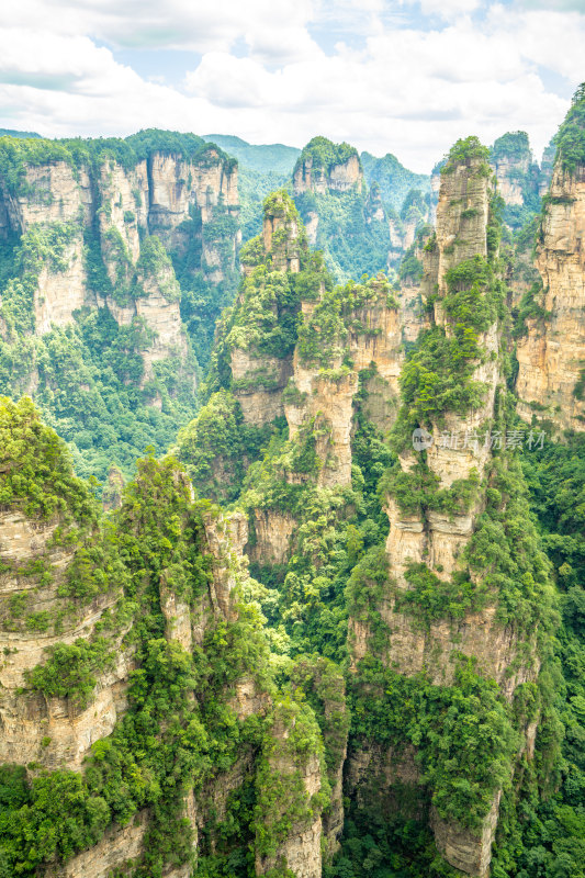 中国湖南张家界的壮丽山脉景观