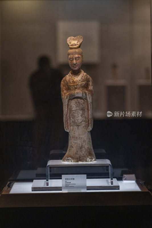 河南洛阳博物馆唐代彩绘文官俑