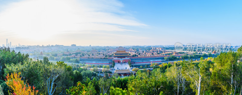 北京故宫博物院秋天早晨日出全景图横幅