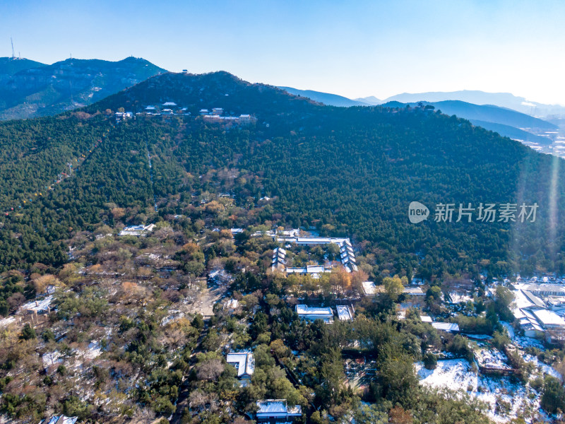 山东济南千佛山雪景航拍图