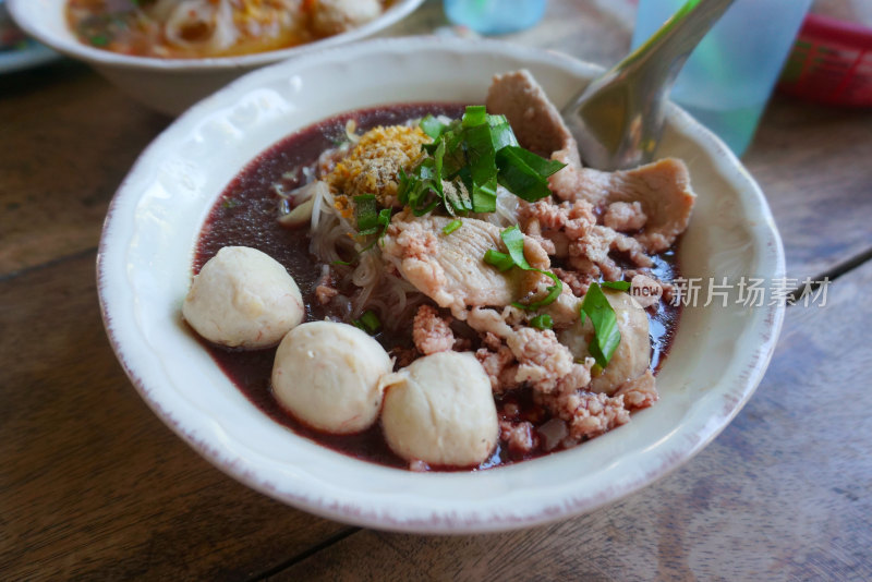 特色肉丸汤粉美味诱人