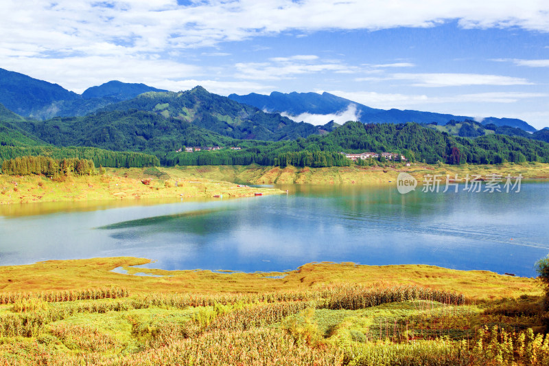 自然风景湖泊桌山瓦屋山