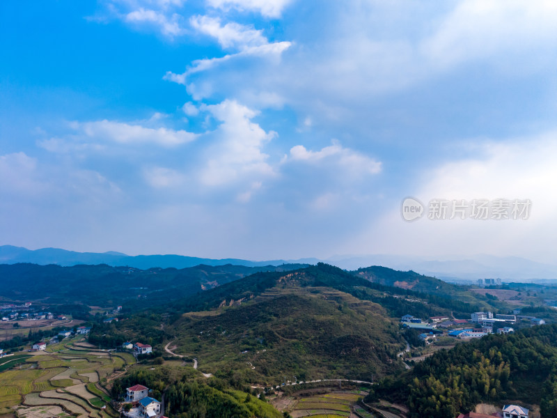 湖南山川丘陵农田乡村蓝天白云航拍图