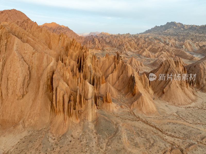 新疆南疆阿克苏库车天山红山石林大峡谷航拍