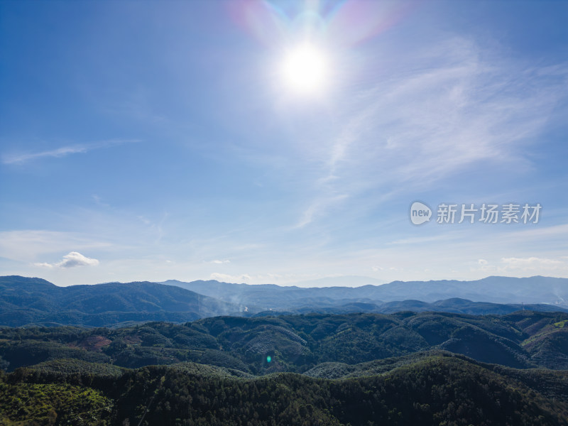 辽阔壮观的群山航拍全景