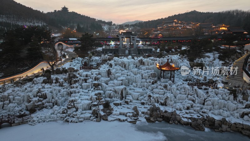 威海市环翠区华夏城景区冬季冰挂冰山景观