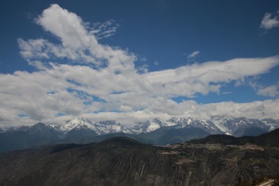 多云天气的梅里雪山