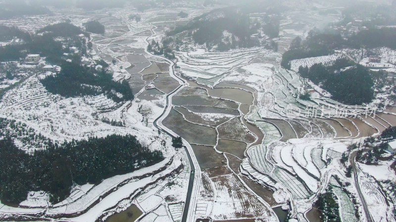 航拍冬天山区农田雪景