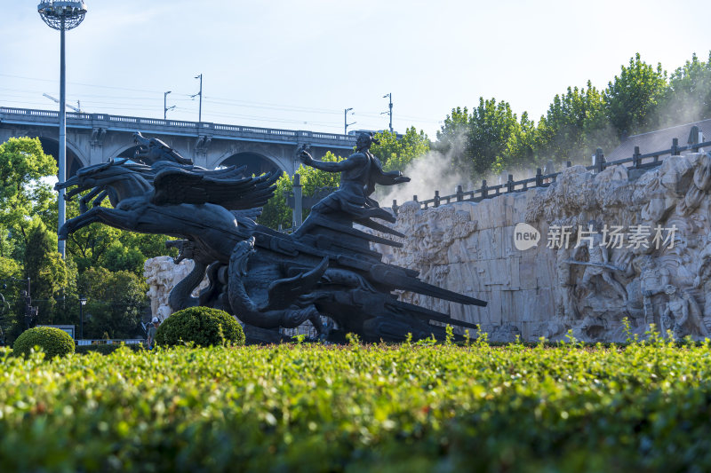 武汉汉阳江滩公园大禹神话园风景