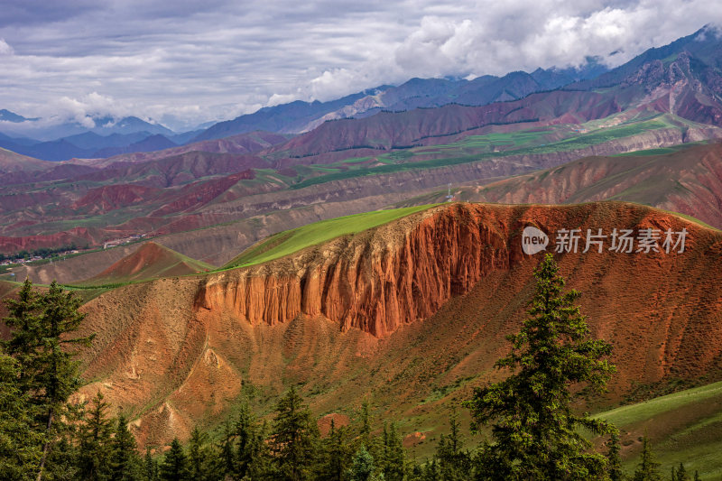 青海省卓尔山山顶风景