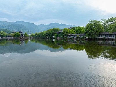 航拍浙江省台州市临海市东湖景区紫阳古街