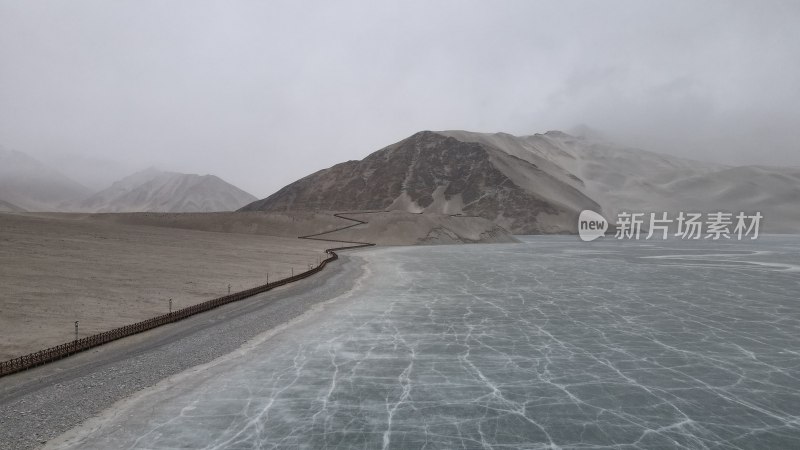 新疆白沙湖结冰