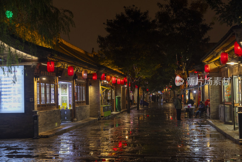 山西忻州古城南关大街雨夜风光