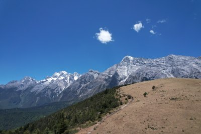 航拍丽江雪山风光