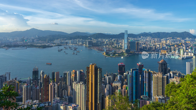 香港海洋及城市天际线白昼高视角