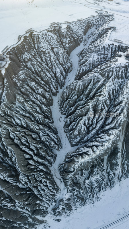 新疆北疆独山子大峡谷纹理雪山高空航拍