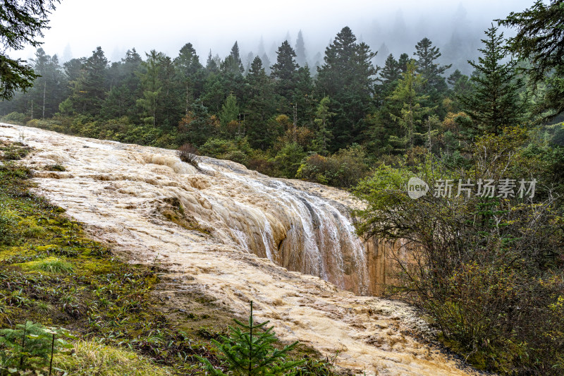 四川阿坝藏族羌族自治州黄龙风景区