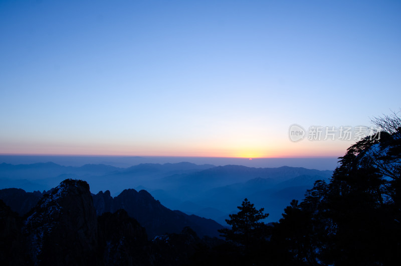 安徽黄山日出云海风光