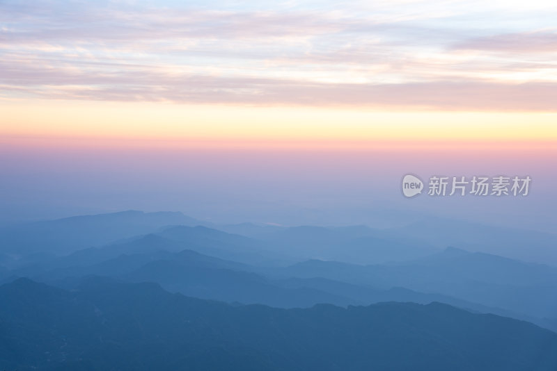 峨眉山日出风景