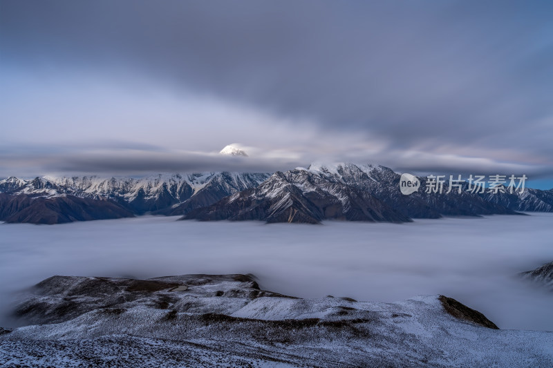 四川甘孜州子梅垭口云海贡嘎雪山日落日出