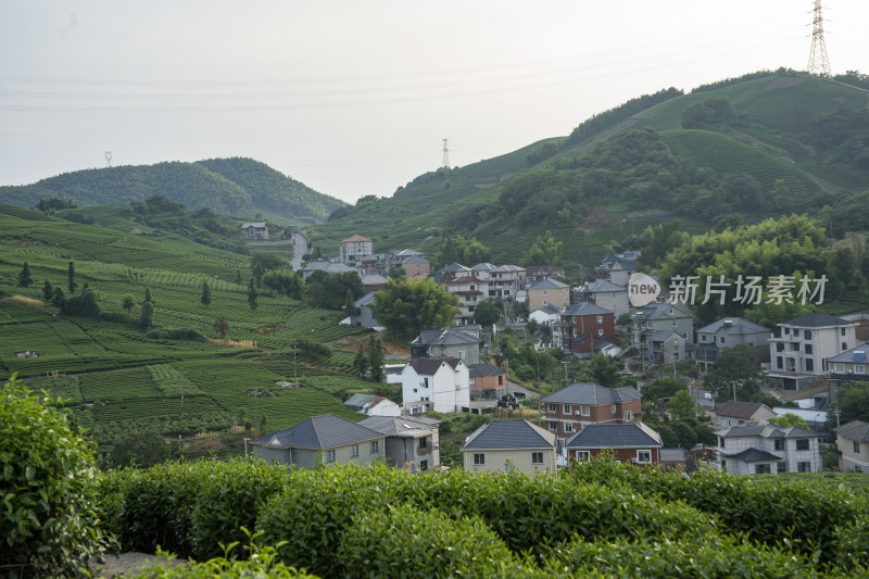 浙江杭州大朗山自然风光，在夕阳下的村庄