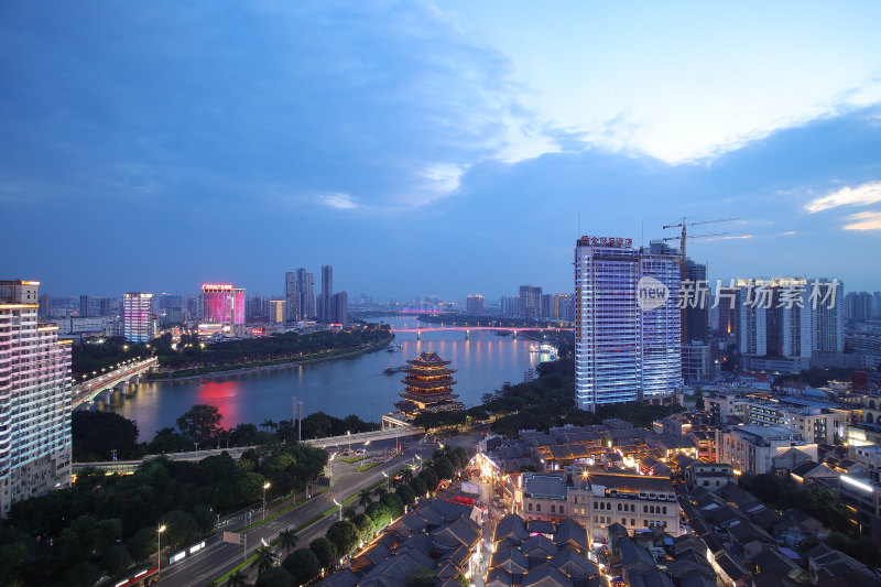 广西南宁畅游阁古建筑夜景