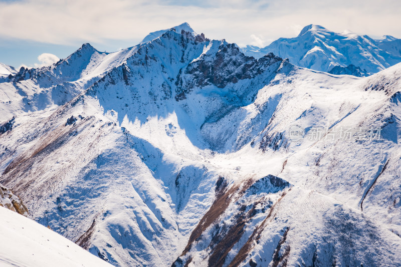 新疆天山山脉雪山山峰山脉