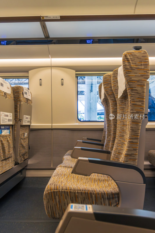 高铁车厢内的空座位