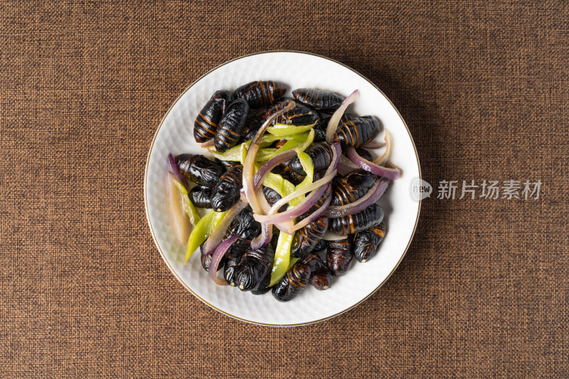 中国东北特色美食干炒茧蛹