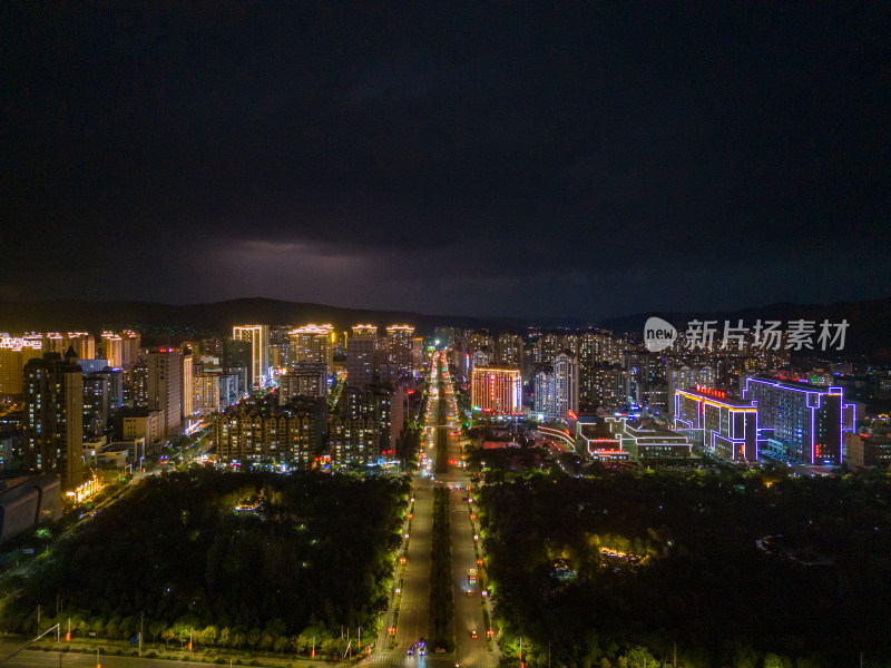 甘肃定西夜景电闪雷鸣航拍图