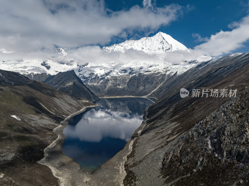 西藏山南洛扎秘境库拉岗日白马林措航拍