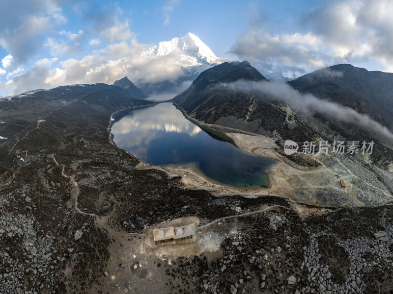 西藏山南洛扎秘境库拉岗日白马林措航拍